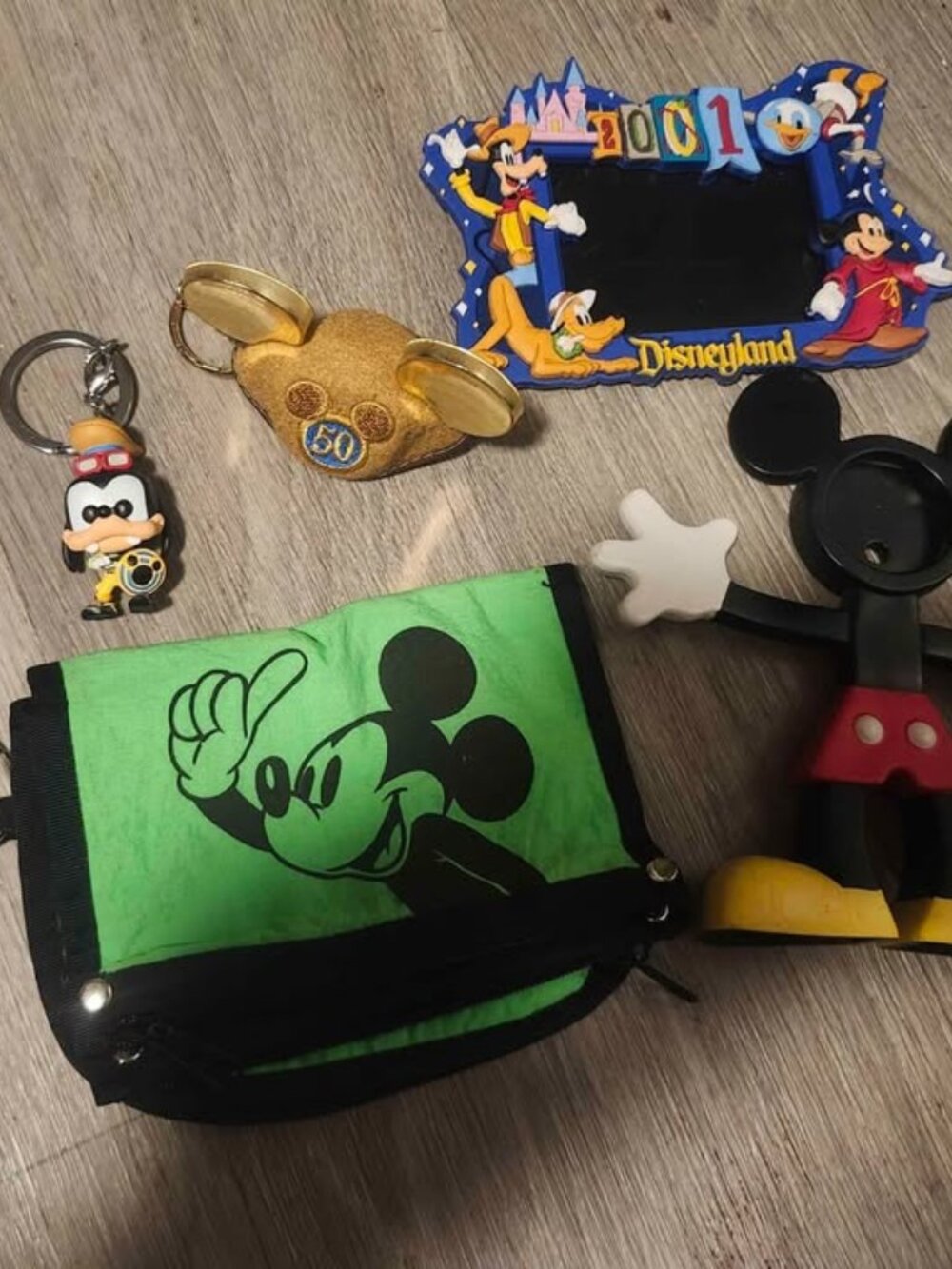 Vintage Disney Mickey Mouse Wallet Frame Keychains Figurine 5-Piece Collectible